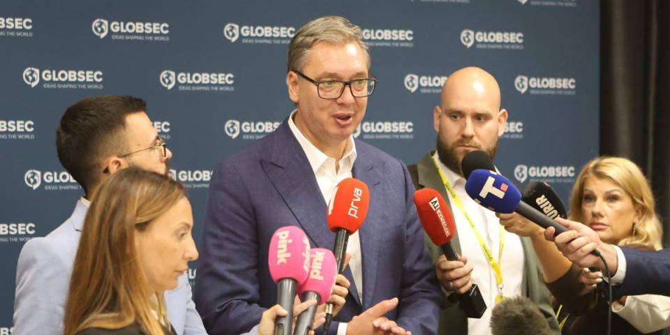 "Treba da idemo u rat?!": Vučić odgovorio na novi napad iz Sarajeva, pa spomenup Srebrenicu