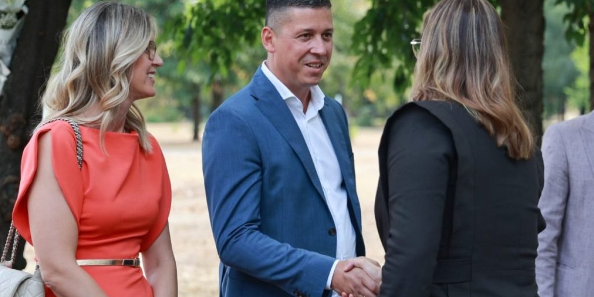 Sara Pavkov potpisala ugovore sa predstavnicima 19 lokalnih samouprava