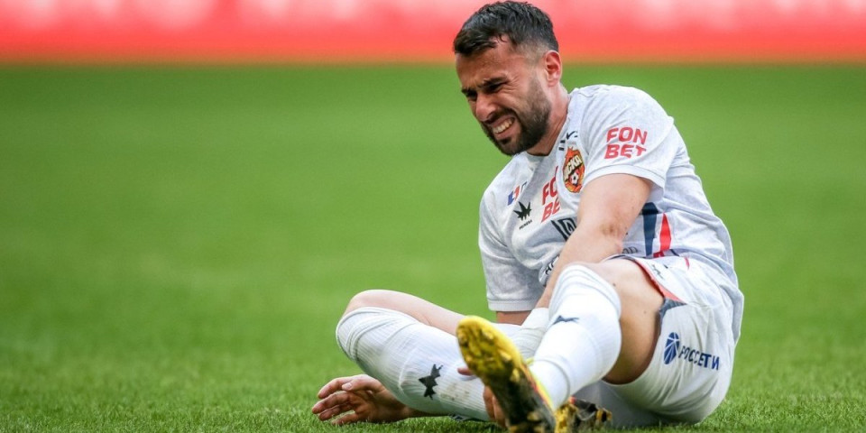 Gajić poludeo! Srbin u besu bacio korpu s voćem (VIDEO)