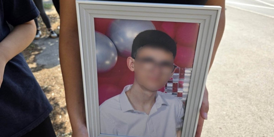 "Nema nam utehe, otišao nam je zdrav i prav...": Tinejdžer (17) dečji nestašluk platio glavom, porodica neutešna! (FOTO)