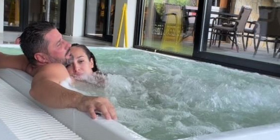 Zar pred decom? Luni i Marku popustile kočnice na porodičnom odmoru (FOTO/VIDEO)