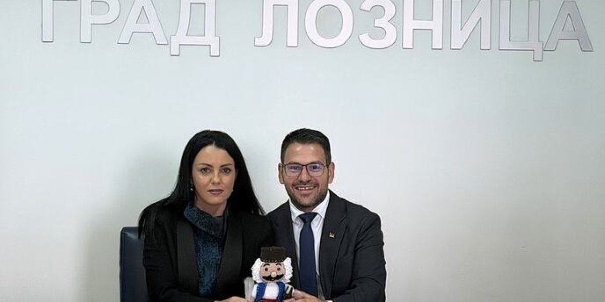 Gradonačelnica Loznice Dragana Lukić uručila je nagrade pobednicima konkursa