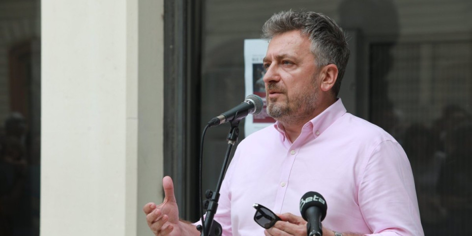 Tupson! Georgiev hteo da se pravi pametan na mrežama, usledilo bolno otrežnjenje