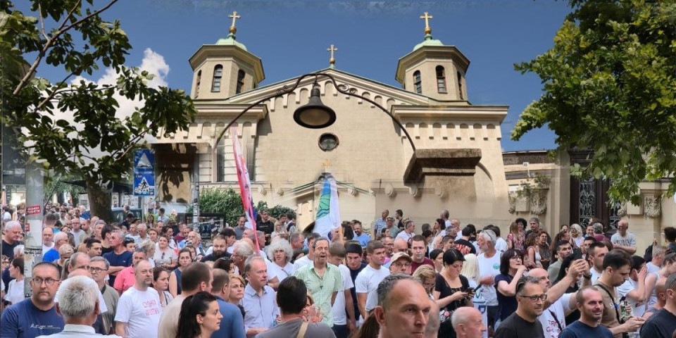 Skandal u Aranđelovcu: Raščinjeni pop uhvaćen u bolesnoj hajci, pljuje po patrijarhu i SPC (FOTO)