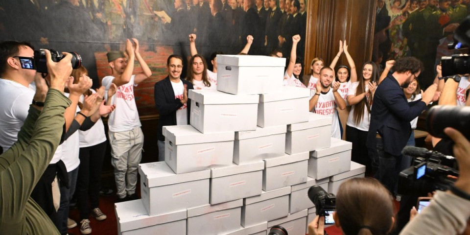 Opozicija razvalila ''studentsku listu''': ''Od 250 kandidata jedva sam našao par njih koji nisu uhlebljeni na državnim jaslama!'' (FOTO)