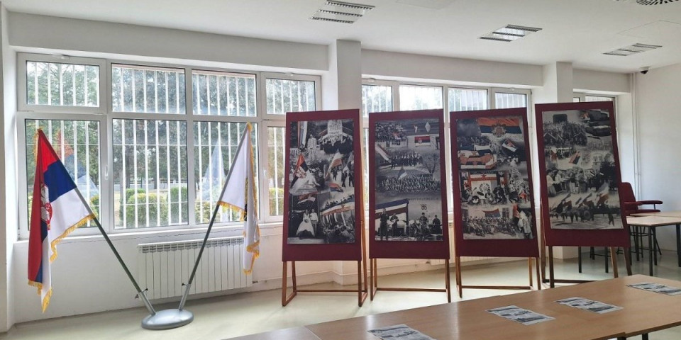 U KPZ Niš otvorena izložba povodom Dana srpskog jedinstva, slobode i nacionalne zastave