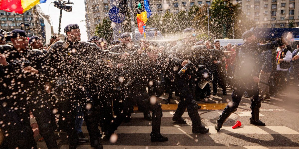 Haos u Bukureštu! Stočari ustali protiv briselske odluke, protest prerastao u žestoke sukobe! (FOTO/VIDEO)