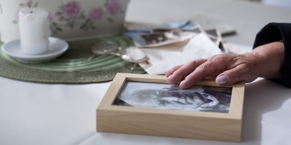 Da li smete da držite fotografiju pokojnika u kući? Sveštenici otkrili gde nikako ne bi trebalo da je okačite