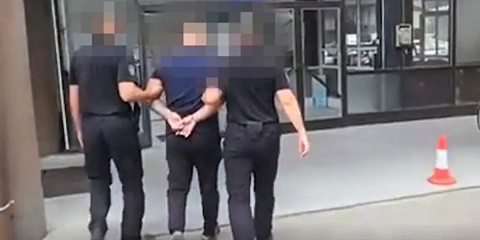 "Pao" narko-diler u Novom Sadu: Policija mu pretresla stan, pronađeno više od 3,5 kilograma droge (FOTO)