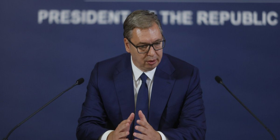 Metastaza blokaderskog ludila! Sa zvaničnog naloga ponovo prete Vučiću silovanjem