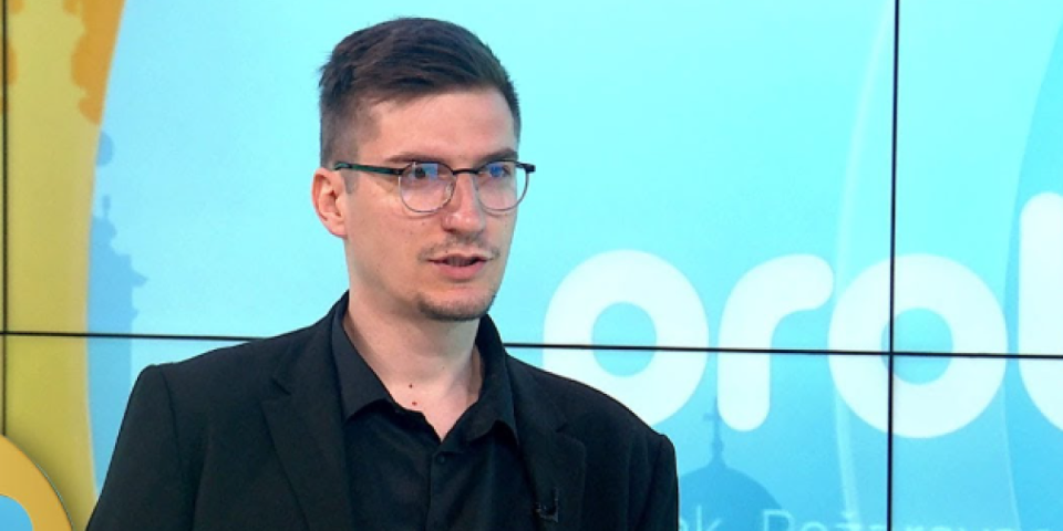 Isplivao crno na belo dokaz! Blokader Miljan Salata bio aktivista SNS-a, kleo se u Vučića pa preleteo u uličare  (FOTO)