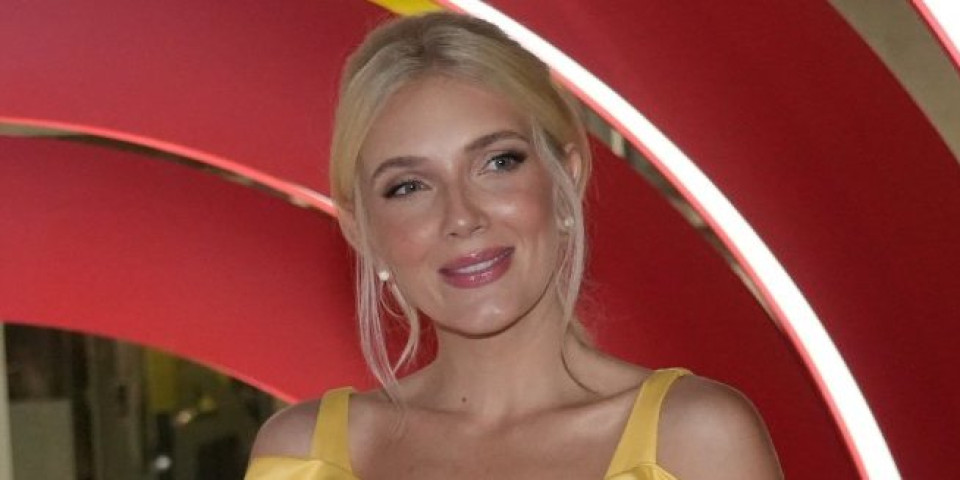 Haljina koja je oduševila Srpkinje! Ceo Beograd se okrenuo za pevačicom - Izgleda kao milion dolara (FOTO)