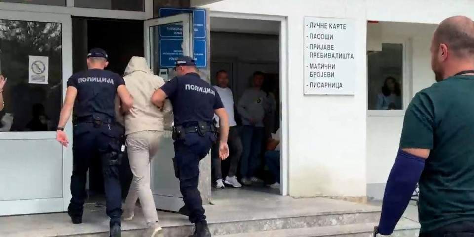 Dramatično hapšenje u Nišu! Pobegao posle nesreće, policajci ga opkolili u centru: Kod sebe imao drvenu palicu