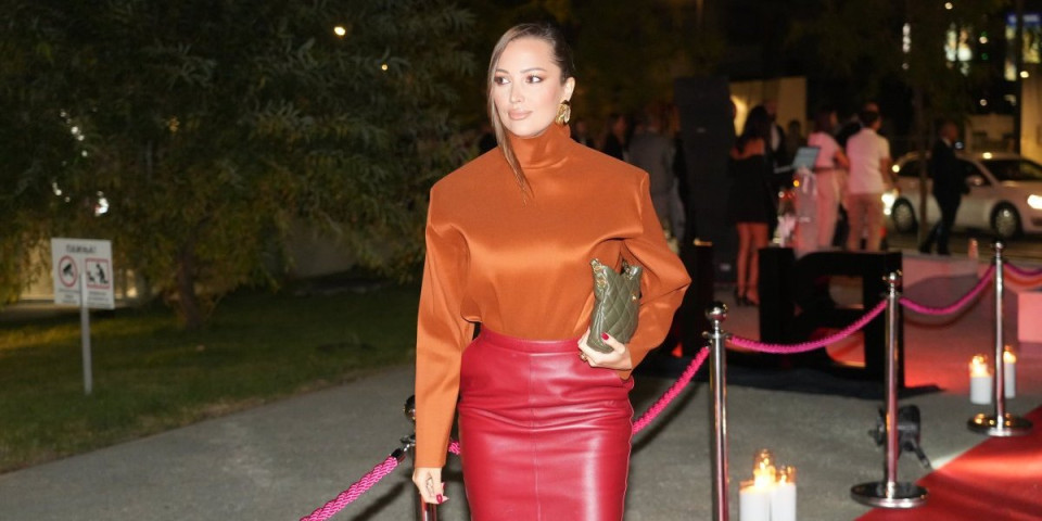 30.000 evrića ima na sebi! Zavrteće vam se u glavi, Aleksandra Prijović ponela pravo bogatstvo (FOTO)