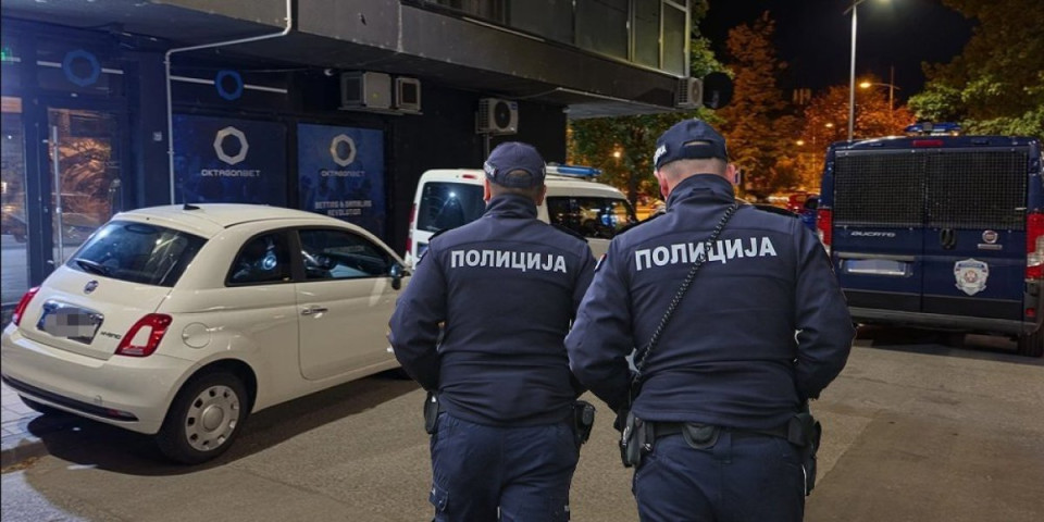 "Ubio sam majku": Komšije probudili jezivi krici - detalji ubistva u Novom Sadu (FOTO/VIDEO)
