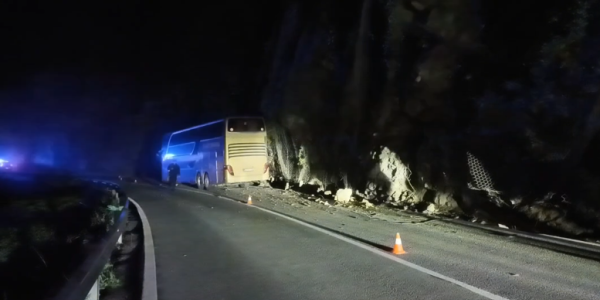 Autobus pun osnovaca