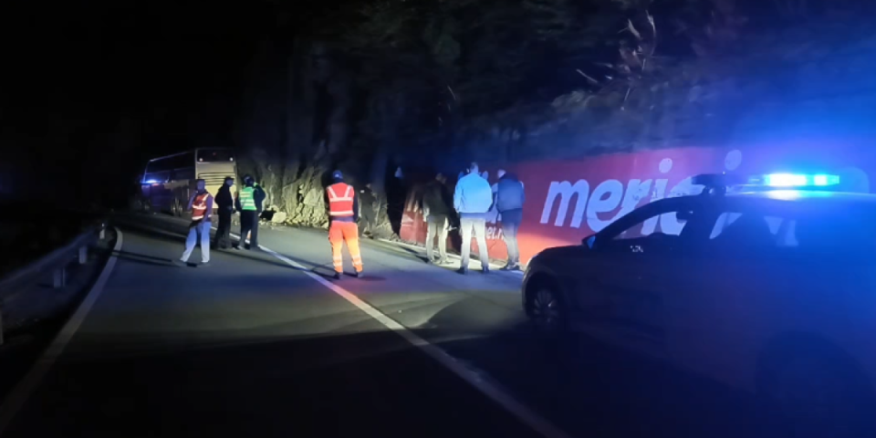 Šok obrt u istrazi nezgode kod Kolašina: Vozač sam udario u stenu, policija ga tereti za jezivo krivično delo! (FOTO)