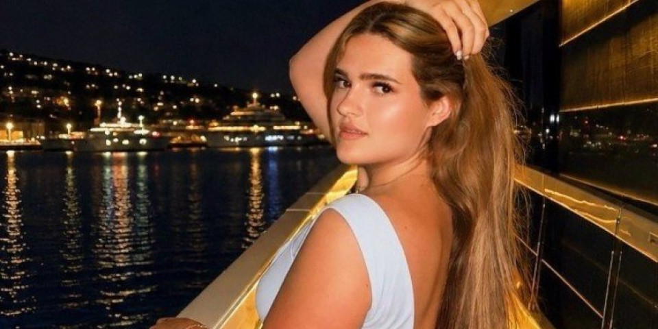 Ovako Nika Tošić uživa na jahti u Dubajiu: Karleušina naslednica okružena luksuzom koji ostavlja bez daha! (FOTO)