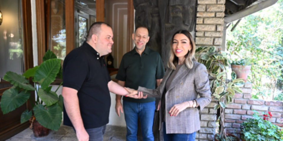 "Država je uz svoj narod!" Mesarović razgovarala sa građanima Grocke: Mir i stabilnost su iznad svega (FOTO)