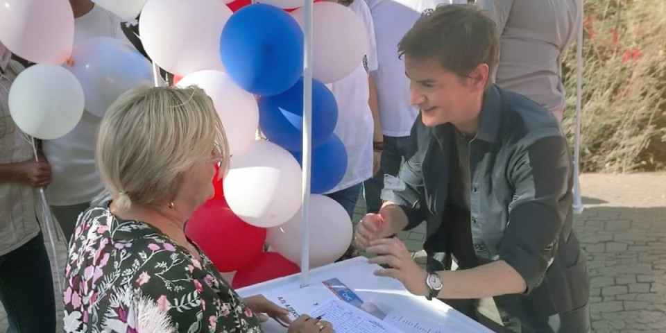 Ana Brnabić iznenadila građane Šapca: Snimak koji morate videti (VIDEO)