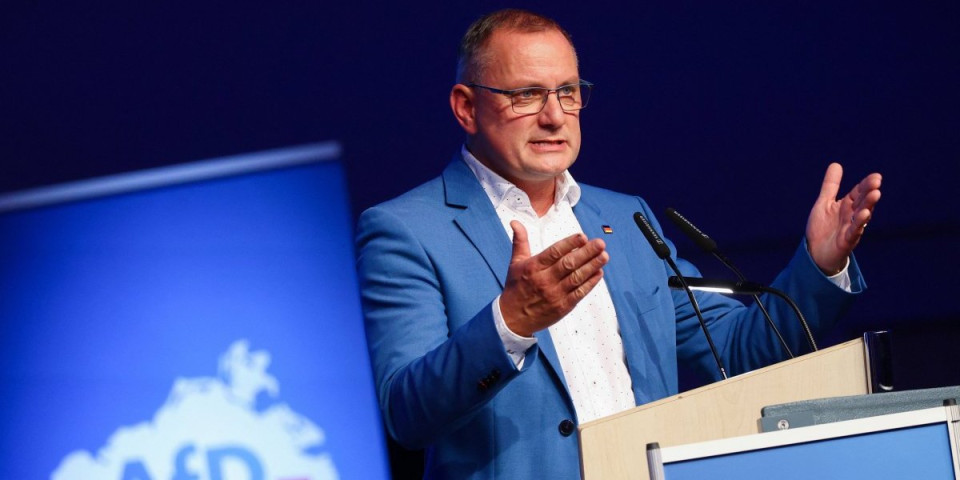 (VIDEO) Lider AfD zagrmeo! WC šolja Zelenskog postala glavna tema u Berlinu