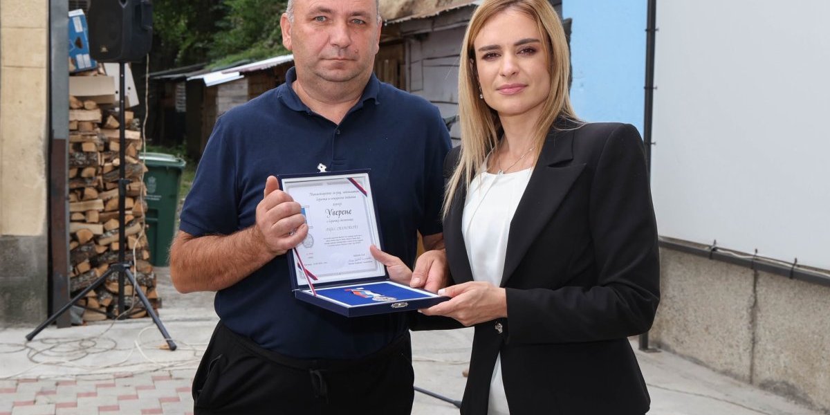 Milica Đurđević Stamenkovski u Bosilegradu uručila  boračke spomenice