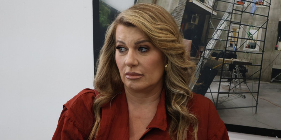 "Narodu i Bogu nisam dosadila" Nekad nerazdvojne, a sad je javno proziva - Viki zanemela zbog peckanja ove žene