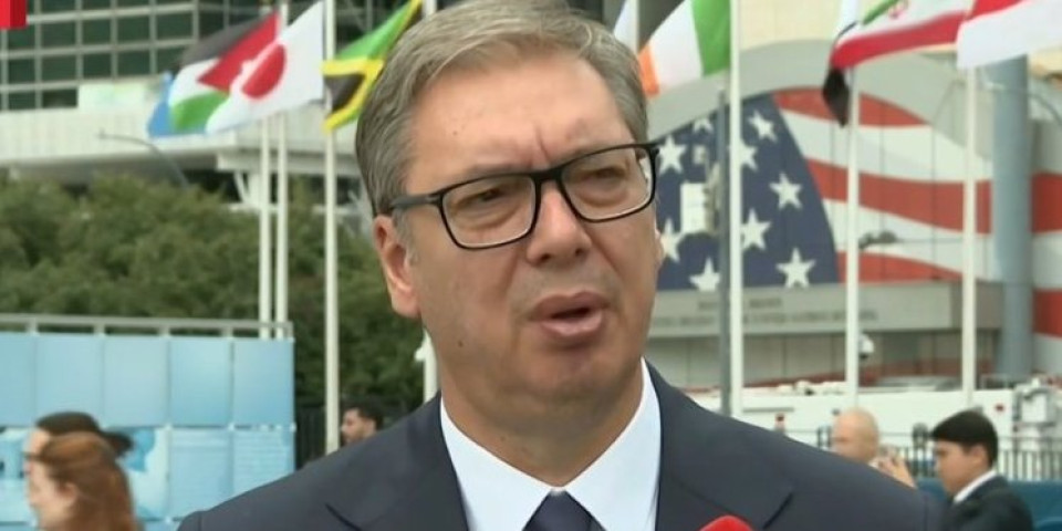 Vučić poslao poruku ženama Srbije: Nikada im nećemo dozvoliti da vas unižavaju (FOTO)