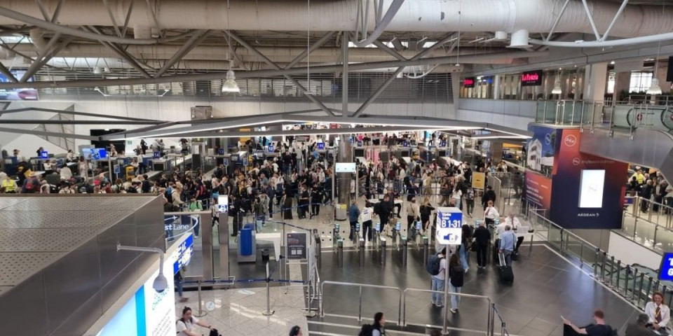Šta se dešava? Panika na aerodromima, ljudi masovno umotavaju pasoše u foliju
