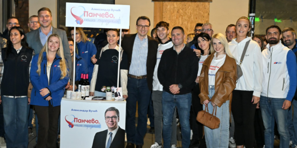 Veličanstvene scene u Pančevu: Omladina SNS-a pokazala kako se bori za svoju zemlju (FOTO)