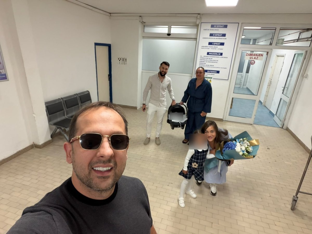 Emir Habibović izveo ženu i sina iz porodilišta uz iznenađenje