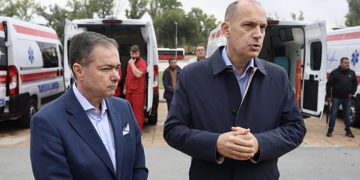 Zlatibor Lončar uručio 20 saniteta predstavnicima zdravstvenih ustanova u Srbiji