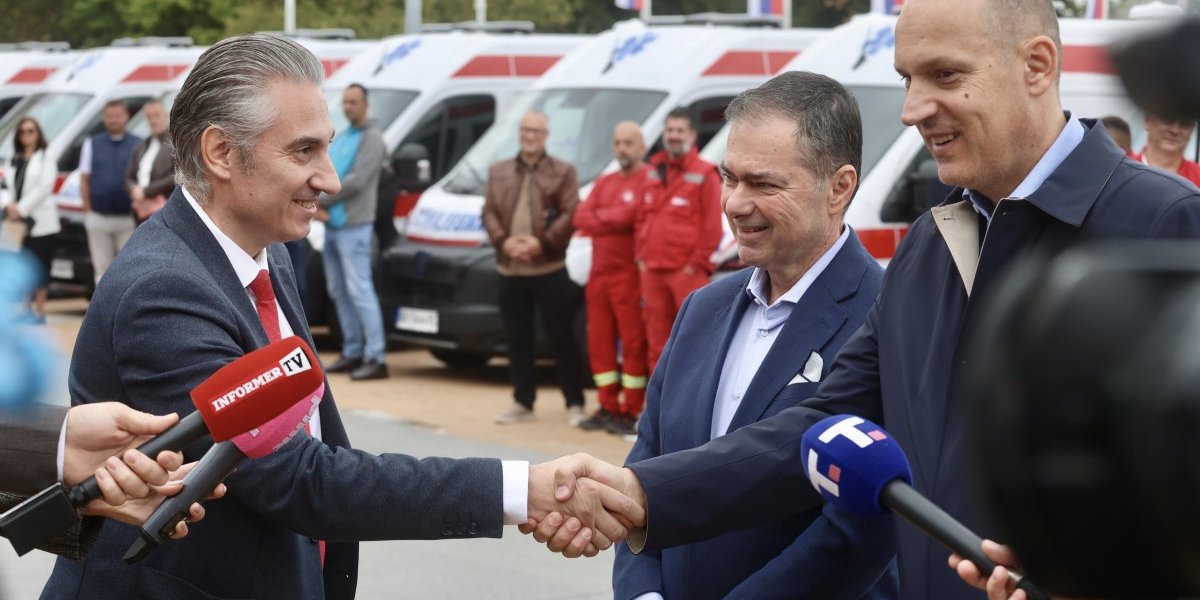 Zlatibor Lončar uručio 20 saniteta predstavnicima zdravstvenih ustanova u Srbiji