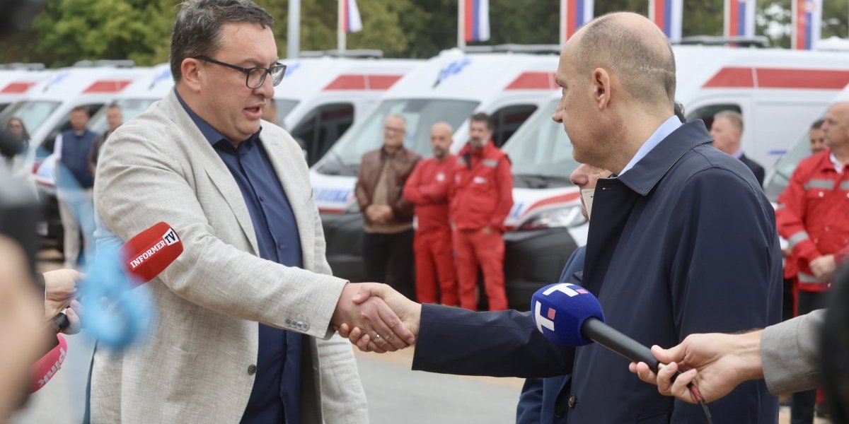 Zlatibor Lončar uručio 20 saniteta predstavnicima zdravstvenih ustanova u Srbiji