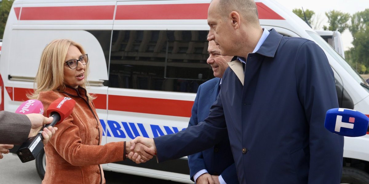 Zlatibor Lončar uručio 20 saniteta predstavnicima zdravstvenih ustanova u Srbiji