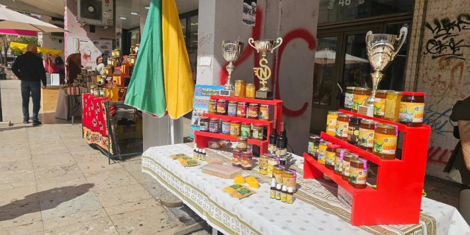 Pčelari u Užicu oborili prinose: Bagrem dao i do 70 kila meda po košnici