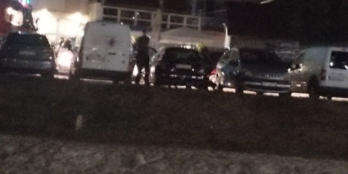 dim iz automobila na parkingu u Užicu