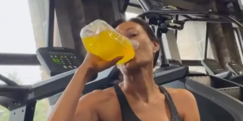 Ceca kao devojčica! U uskim helankicama zapalila teretanu - Šta mislite koliko diže na benču?
