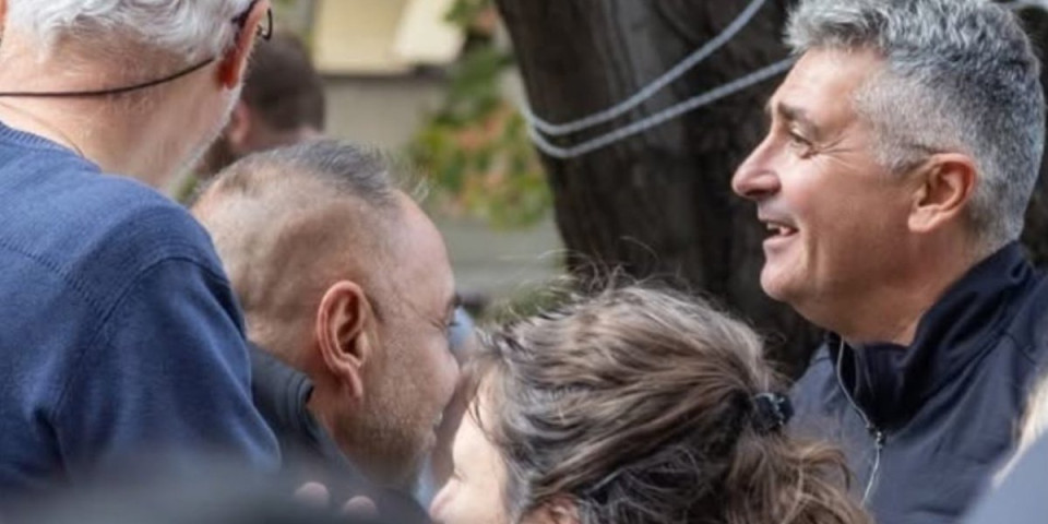 Opaaa, ko je to na fotografiji?! Srdanović podržava nasilnika iz Kule - Da li vam je sad jasno sve? (FOTO)