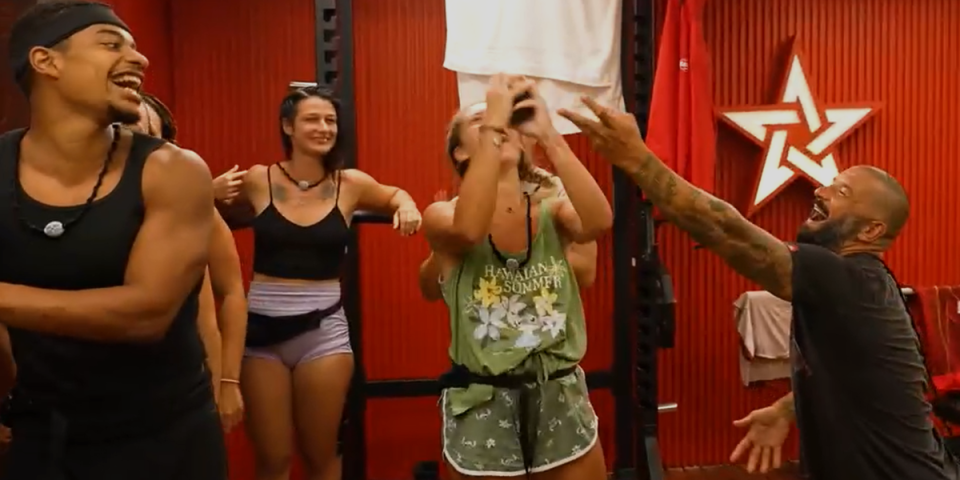 "Deda uvek ima iznenađenje" Da li je ovo "tegla pomirenja" ili nešto drugo? (VIDEO)