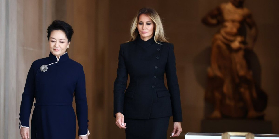 Čista elegancija i besprekoran stil: Modno izdanje Melanije Tramp o kom bruji ceo svet (FOTO)