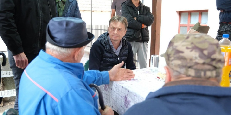 Glišić poručio iz sela Ba: "Svaki kraj ima svoje potrebe, svaki čovek mora da bude saslušan" (FOTO)