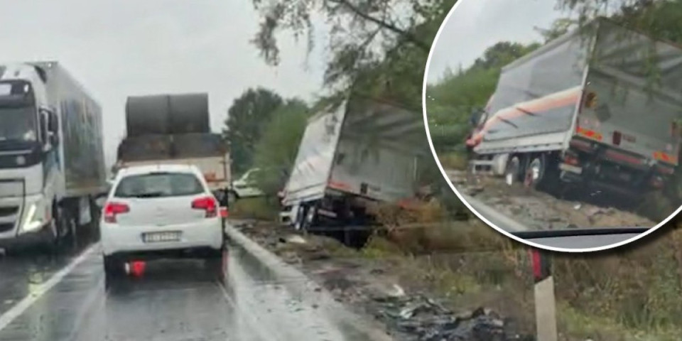 Zajedno završili u kanalu pored puta: Stravična saobraćajna nezgoda kod Arilja (FOTO)