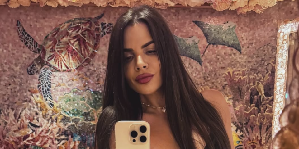 Grudi joj bile glavna alatka! Pevačica sa 18 godina radila u striptiz baru: "Gore sam bila gola"