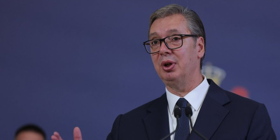 Ne propustite! Vučić u 12.30 časova na RTS-u: Predsednik gost emisije "Za stolom sa Apostolom"