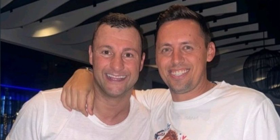 Ponosni tata pokazao šta nosi na grudima! Majica Saše Stamenkovića privukla svu pažnju - Nije je obukao samo on (FOTO)