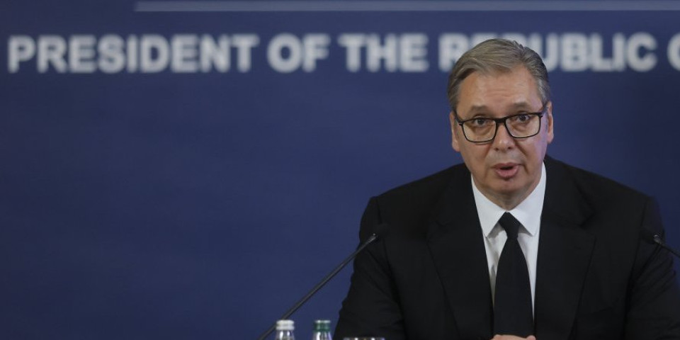"Planirali su da Vučić istrune u Hagu, a nadživeo je sve svoje neprijatelje!" Ovako ruski mediji pišu o ostavci Vučića (FOTO)
