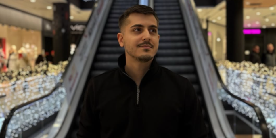 "Razvlačio me je po patosu!" Poznata Srpkinja optužila pevača za nasilje: "Svakog dana sam dobijala batine"