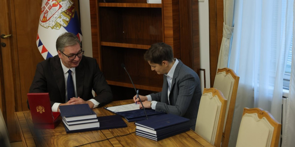 "Čuvaću ovo mesto svojim bićem!" Brnabić se oglasila nakon preuzimanja dužnosti od Vučića - Poručila samo jedno!