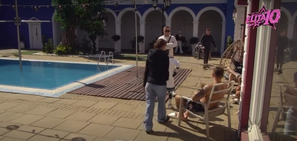 Rijaliti mangup pokušava da zavede maloletnicu - Priznao šta će joj sve raditi (VIDEO)